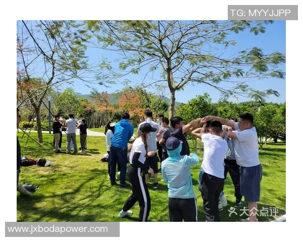 深圳羽毛球队在洲际杯中的团队协作表现分析与点评 深圳羽毛球队在洲际杯中的团队协作表现分析与点评