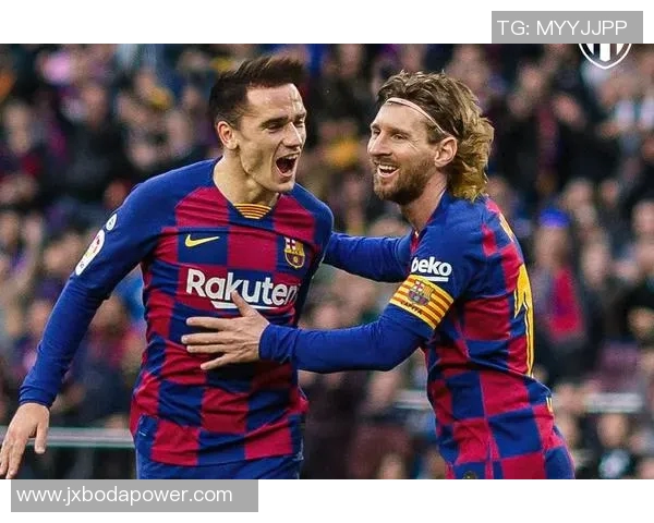 足球明星与灰色头发女生的奇妙邂逅揭示青春与梦想的交织故事