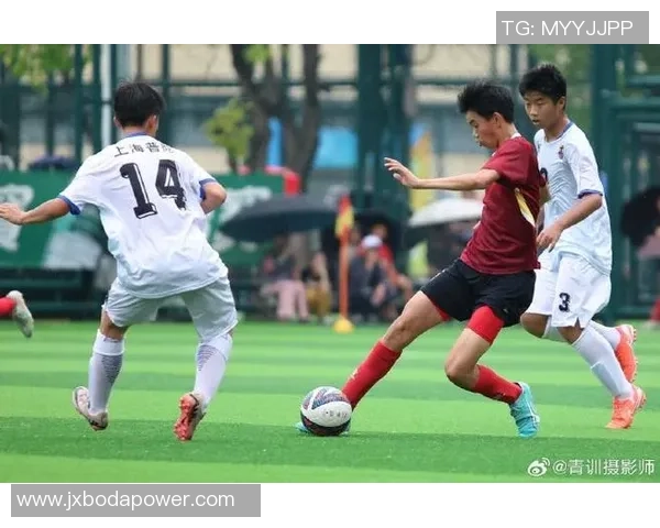 赛后分析：上海足球队与北京足球队在比赛中的速度对比与战术解析